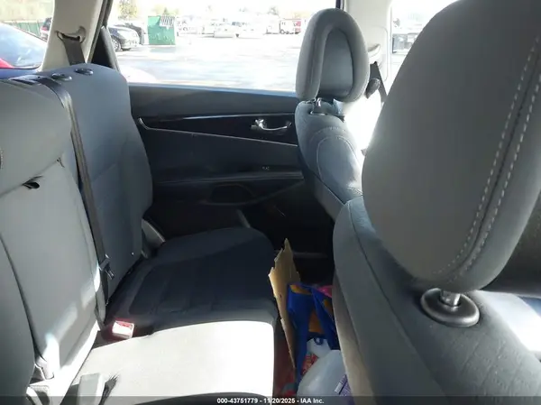 5XYPGDA56GG147598 2016 KIA SORENTO - Image 8