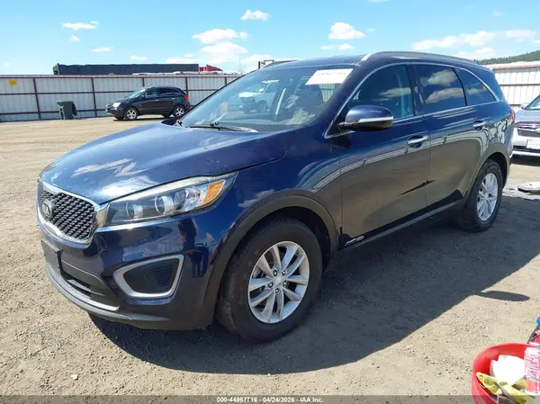 5XYPGDA56GG175806 2016 KIA SORENTO - Image 2