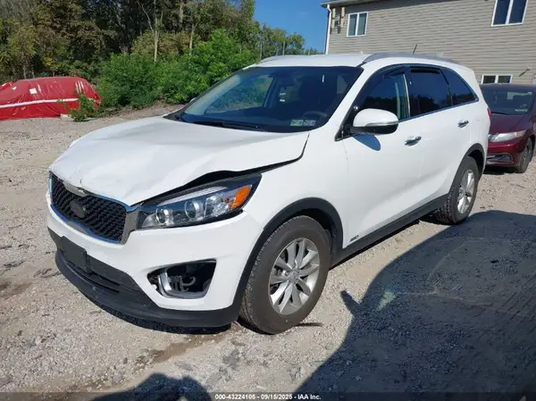 5XYPGDA56HG191103 2017 KIA SORENTO - Image 2