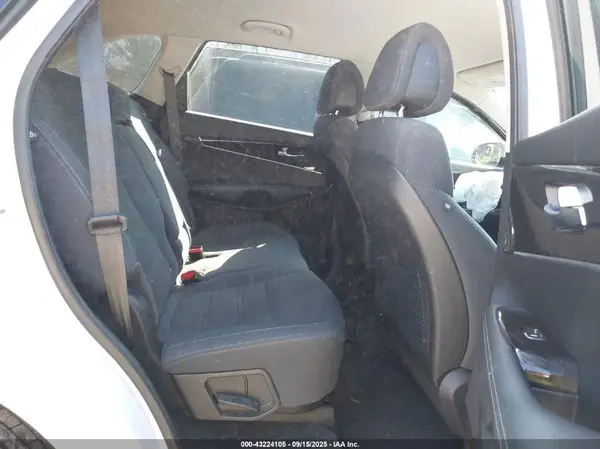 5XYPGDA56HG191103 2017 KIA SORENTO - Image 8