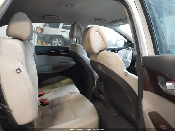 5XYPGDA56HG192932 2017 KIA SORENTO - Image 8