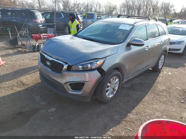 5XYPGDA56HG193692 2017 KIA SORENTO - Image 2