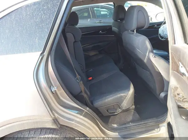 5XYPGDA56HG193692 2017 KIA SORENTO - Image 8