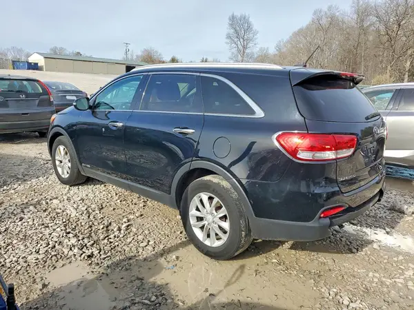 5XYPGDA56HG196978 2017 KIA SORENTO - Image 2
