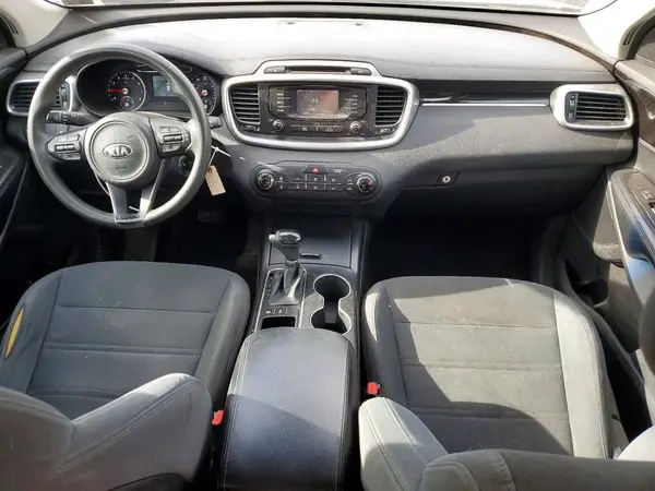 5XYPGDA56HG196978 2017 KIA SORENTO - Image 8