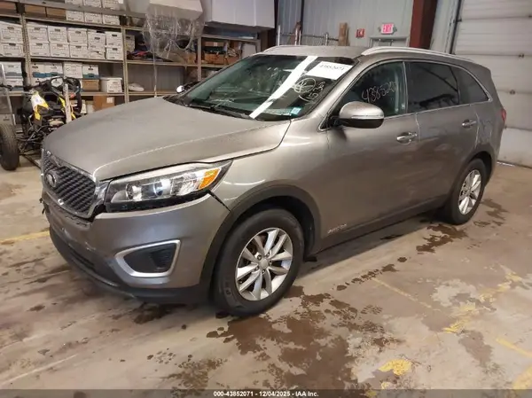5XYPGDA56HG198665 2017 KIA SORENTO - Image 2