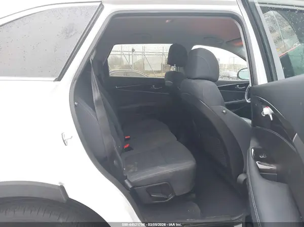 5XYPGDA56HG203766 2017 KIA SORENTO - Image 8