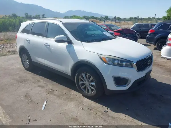 5XYPGDA56HG207199 2017 KIA SORENTO - Image 1
