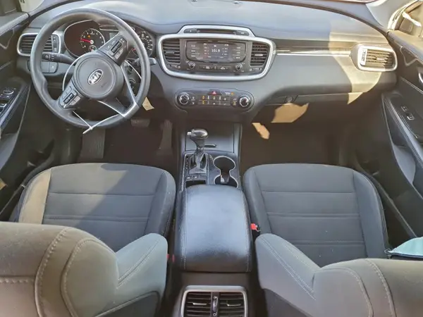 5XYPGDA56HG208143 2017 KIA SORENTO - Image 8