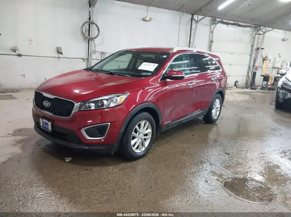 5XYPGDA56HG208157 2017 KIA SORENTO - Image 2
