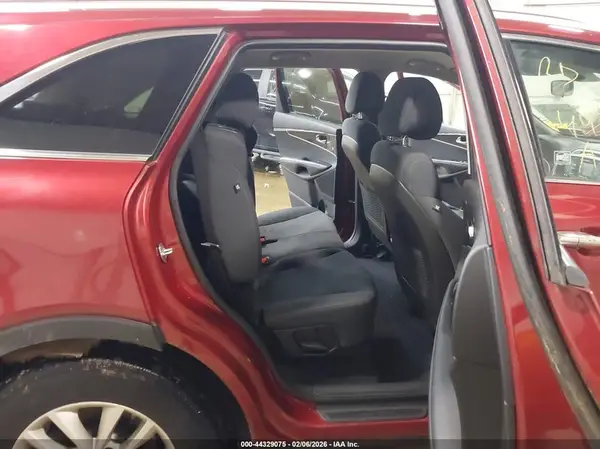 5XYPGDA56HG208157 2017 KIA SORENTO - Image 8