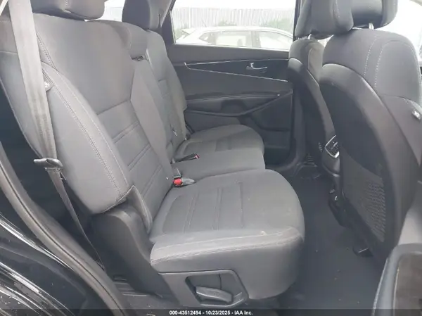 5XYPGDA56HG212211 2017 KIA SORENTO - Image 8