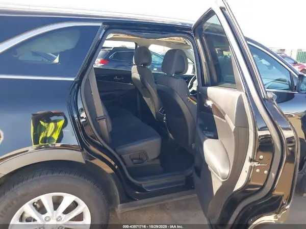 5XYPGDA56HG217960 2017 KIA SORENTO - Image 8