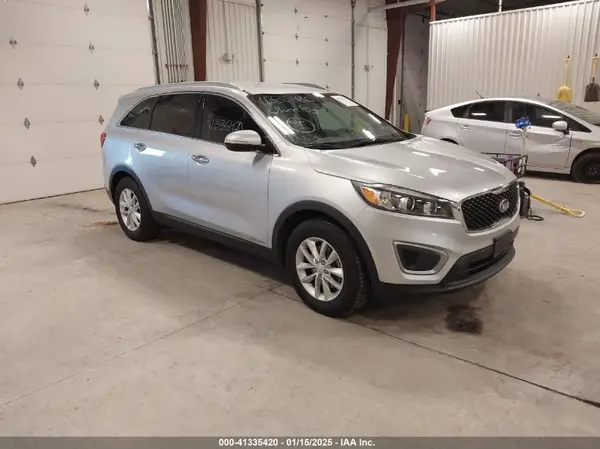 5XYPGDA56HG221037 2017 KIA SORENTO - Image 1