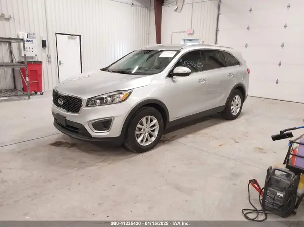 5XYPGDA56HG221037 2017 KIA SORENTO - Image 2