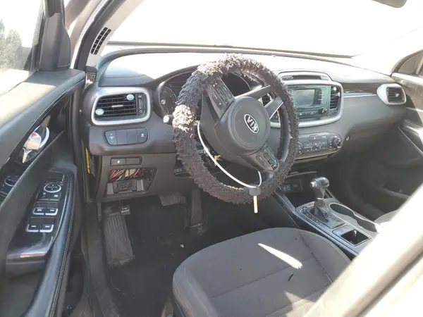 5XYPGDA56HG221636 2017 KIA SORENTO - Image 8