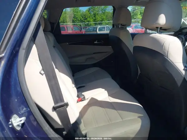 5XYPGDA56HG223354 2017 KIA SORENTO - Image 8