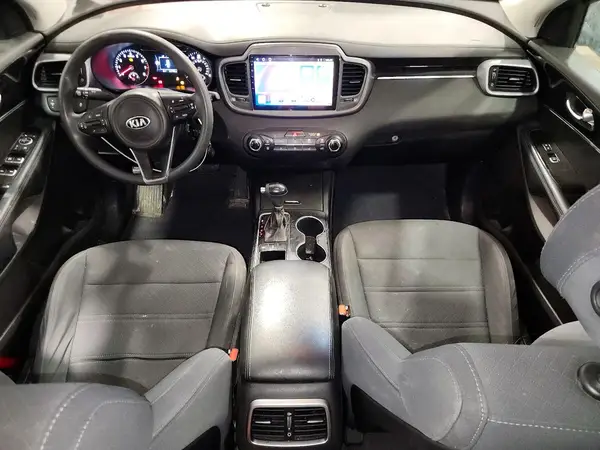5XYPGDA56HG223709 2017 KIA SORENTO - Image 8