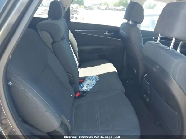 5XYPGDA56HG223757 2017 KIA SORENTO - Image 8
