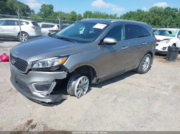 5XYPGDA56HG229509 2017 KIA SORENTO - Image 2