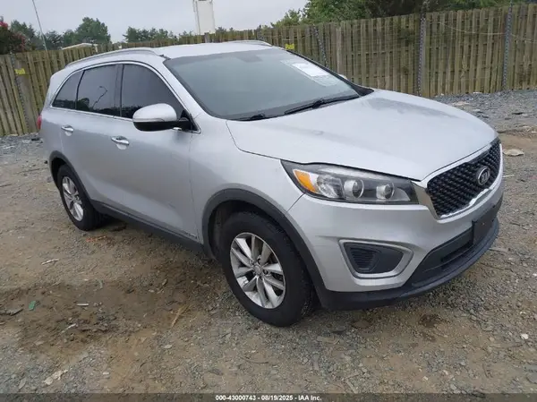 5XYPGDA56HG233267 2017 KIA SORENTO - Image 1