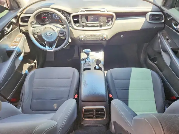 5XYPGDA56HG240798 2017 KIA SORENTO - Image 8