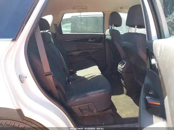 5XYPGDA56HG250246 2017 KIA SORENTO - Image 8