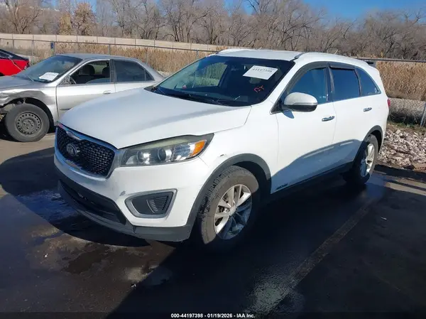 5XYPGDA56HG286907 2017 KIA SORENTO - Image 2