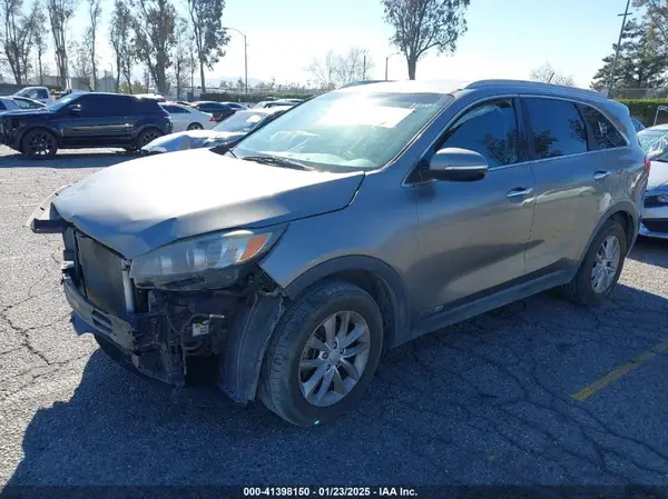5XYPGDA56HG291637 2017 KIA SORENTO - Image 2
