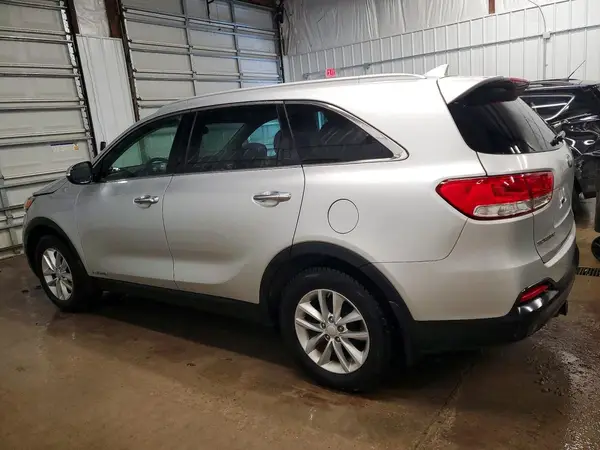 5XYPGDA56HG302264 2017 KIA SORENTO - Image 2