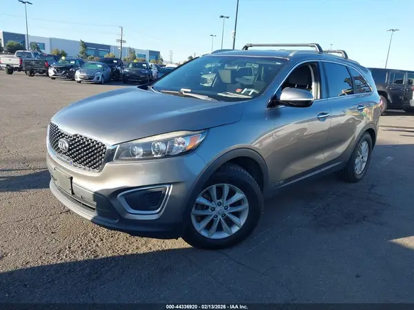 5XYPGDA56HG311577 2017 KIA SORENTO - Image 2