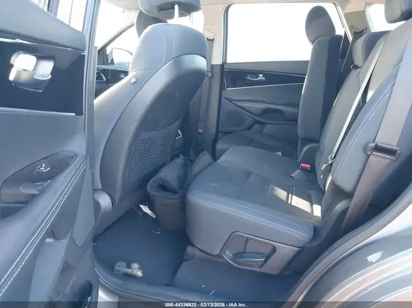 5XYPGDA56HG311577 2017 KIA SORENTO - Image 8