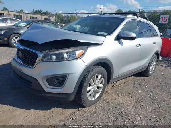 5XYPGDA56HG313104 2017 KIA SORENTO - Image 2