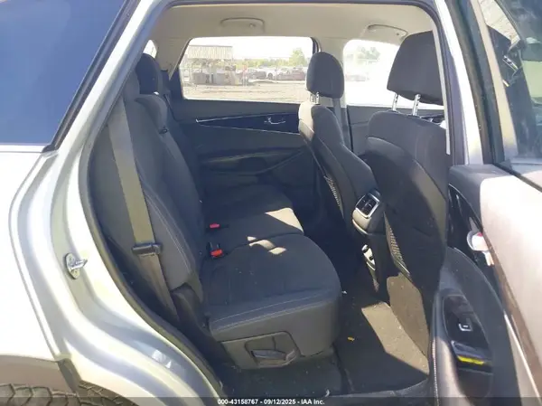 5XYPGDA56HG313104 2017 KIA SORENTO - Image 8