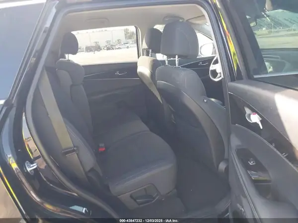5XYPGDA56HG313863 2017 KIA SORENTO - Image 8