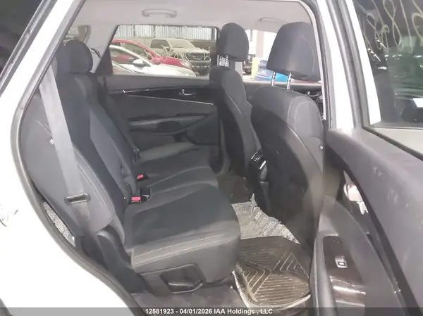 5XYPGDA56HG318688 2017 KIA SORENTO - Image 8