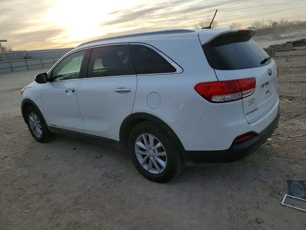 5XYPGDA56HG325639 2017 KIA SORENTO - Image 2