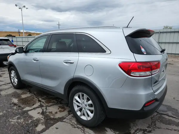 5XYPGDA56HG329223 2017 KIA SORENTO - Image 2