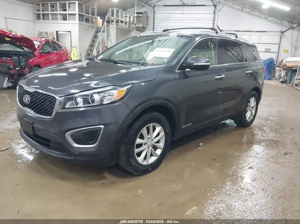 5XYPGDA56HG329996 2017 KIA SORENTO - Image 2