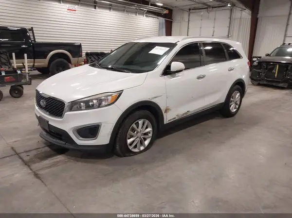 5XYPGDA56HG333255 2017 KIA SORENTO - Image 2