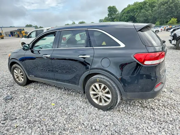 5XYPGDA56HG333398 2017 KIA SORENTO - Image 2