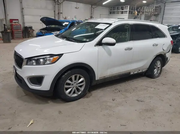 5XYPGDA56JG338736 2018 KIA SORENTO - Image 2