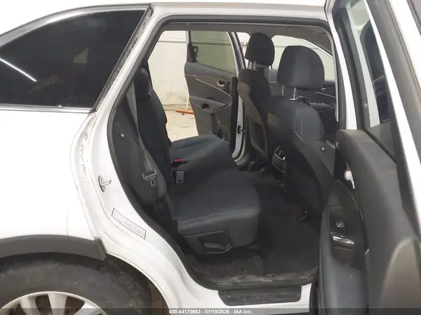 5XYPGDA56JG338736 2018 KIA SORENTO - Image 8