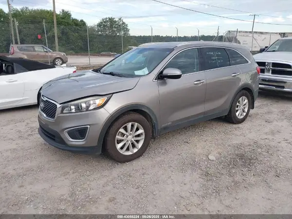 5XYPGDA56JG367668 2018 KIA SORENTO - Image 2