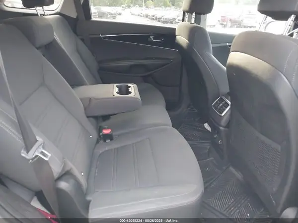 5XYPGDA56JG367668 2018 KIA SORENTO - Image 8