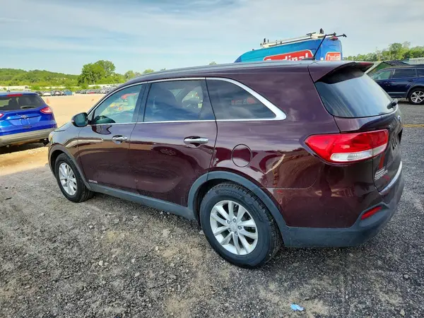 5XYPGDA56JG409837 2018 KIA SORENTO - Image 2