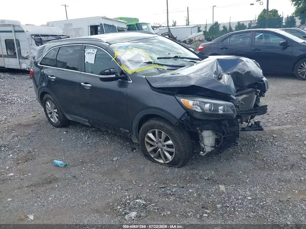 5XYPGDA56JG413273 2018 KIA SORENTO - Image 1