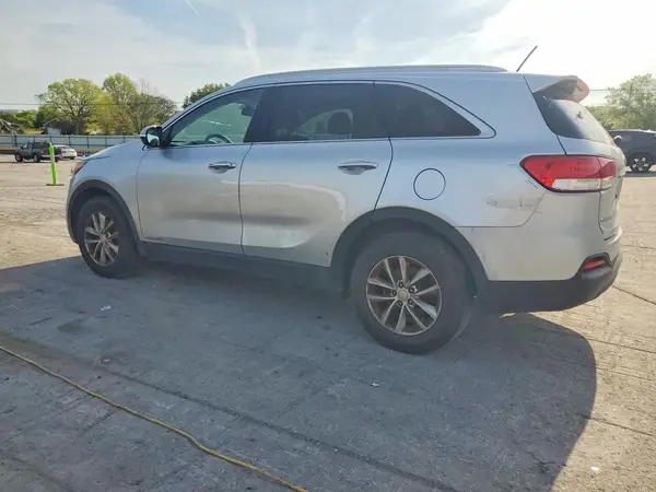 5XYPGDA56JG413872 2018 KIA SORENTO - Image 2