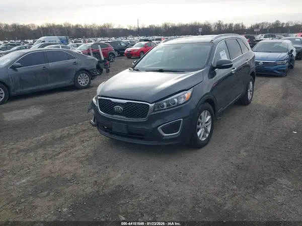 5XYPGDA56JG414505 2018 KIA SORENTO - Image 2