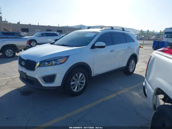 5XYPGDA56JG419767 2018 KIA SORENTO - Image 2